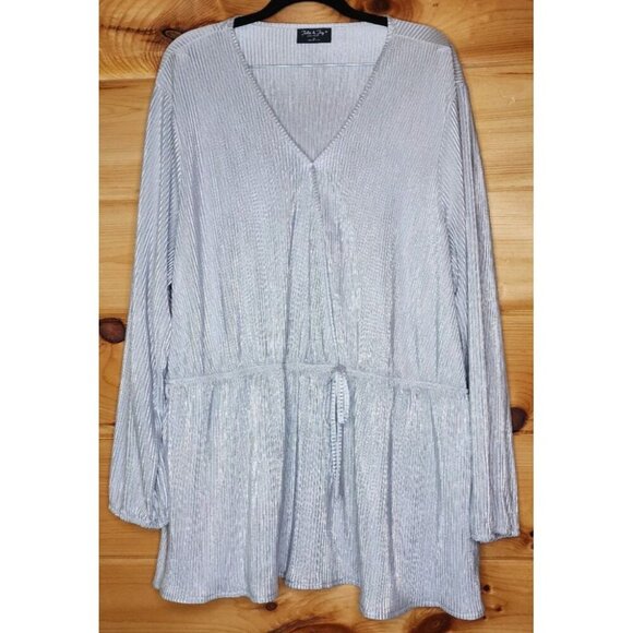 Jolie And Joy Top Woman Plus 3X Silver Metalic Elastic Waist Surplice V-Neck - Picture 2 of 10